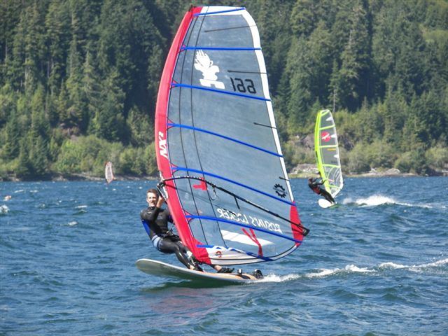 Mark Sudul rippin' upwind in Course race on his flattened 9.8m!
