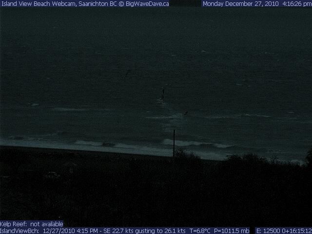 Winter night winds; theres a kiter and windsurfer in there somewhere!
