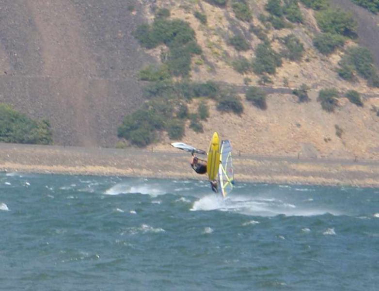 Yellow board air
Big guy on this yellow board was in the air all the time even in the biggest gusts.  
