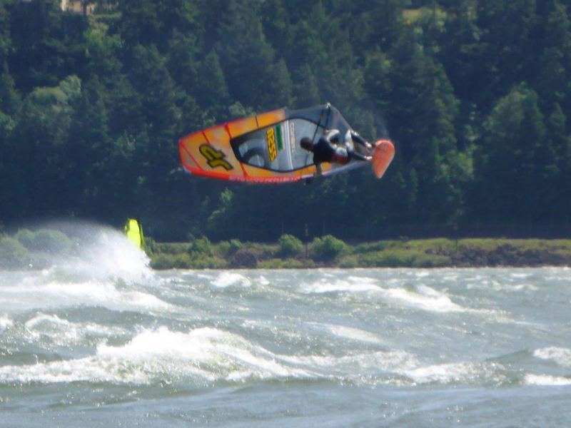 He kept landing these in 40 knot gusts, unbelievable
