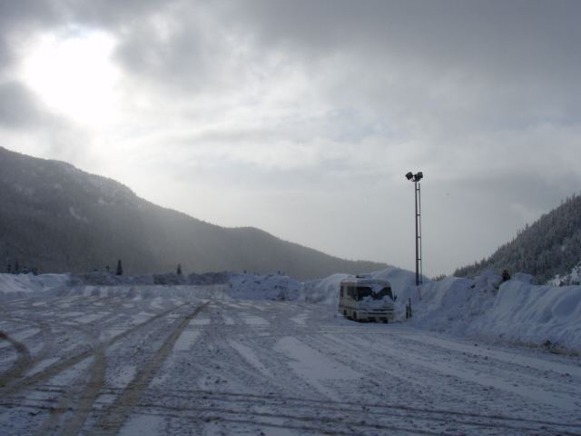 The Place is just packed!!  LOL
Snow clearing made for an early breakfast :@ Price u pay for new snow every day :)  having free power was deeeeluxe!!
