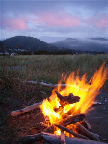 Steak BBQ prep in the dunes
Mr. Harbour Manager is a very nice man, however insistent that I should have noted one of about 7 signs against overnight camping in the last couple of days...he didn't mention beach fires  :)  Stay only one night!
