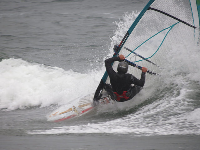 crank'n (Ozy)
check out the buried rail and load on the sail (he's really gotta stop just drift'n around out there and start try'n)
