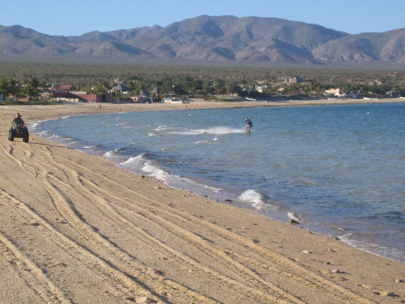 When the wind dies, bring out an ATV, a kiteboard and an old bar with some lines Baja 2006
We decided to do this after the thrid day in a row of no wind
