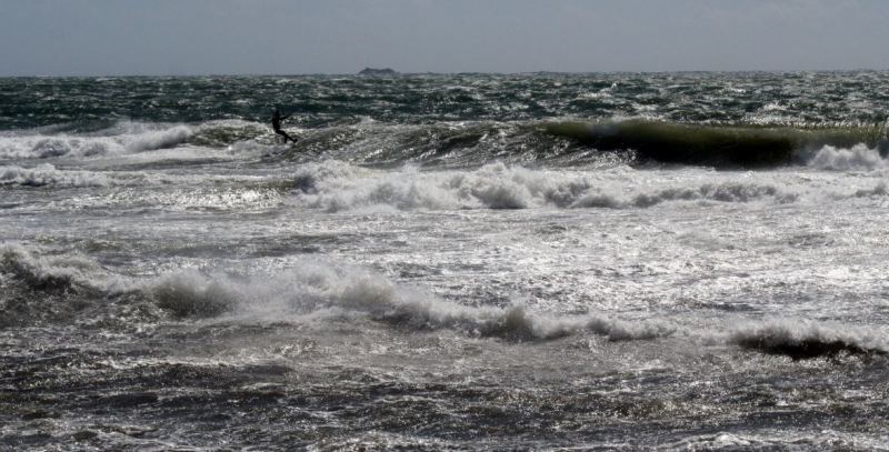 Hyeres, South Coast, France
Nuking 3.0 conditions....nice little sand bar working too !
