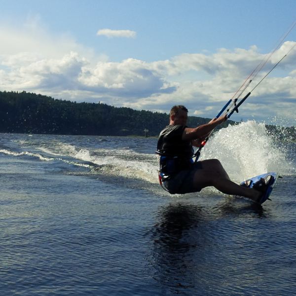 kitesurferDale on the buttery flat water behind pier
