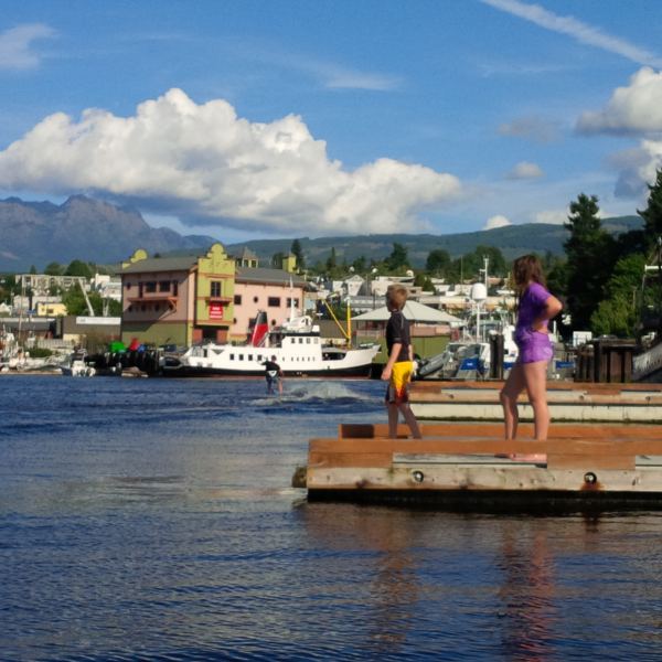 kitesurferDale at HarbourQuay in Pt Alberni
kids watching and swimming off fingers on leeward side of pier
