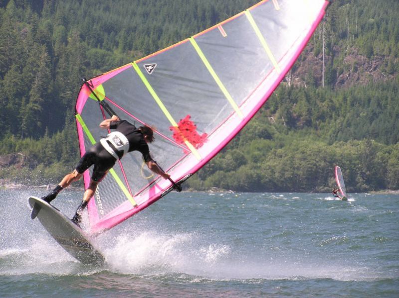 Jeff looping
Back in the days when there was enough wind for windsurfing. Wired expression session 2003
