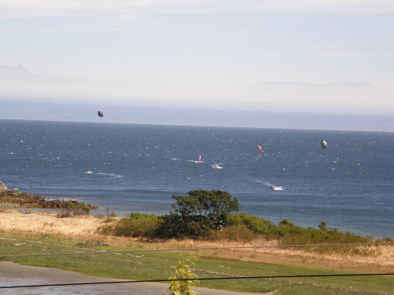 Kiting for Kids crossing 2015
4 kites arrive at Pipers.  1 landed already and behind the trees.
