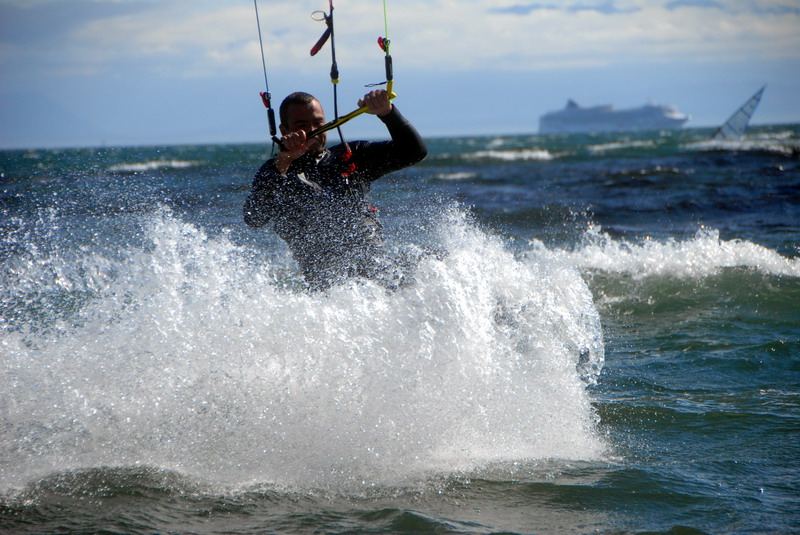 KiteSurfingJune7_36_exposure_resize.JPG