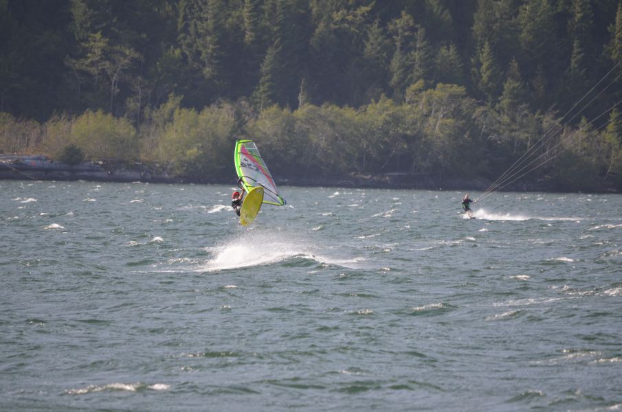 C36 getting some air time at the Lake
In between he was pulling some forward loop pre-practice catapult training, just pull it in the air now Bru! You got it!
