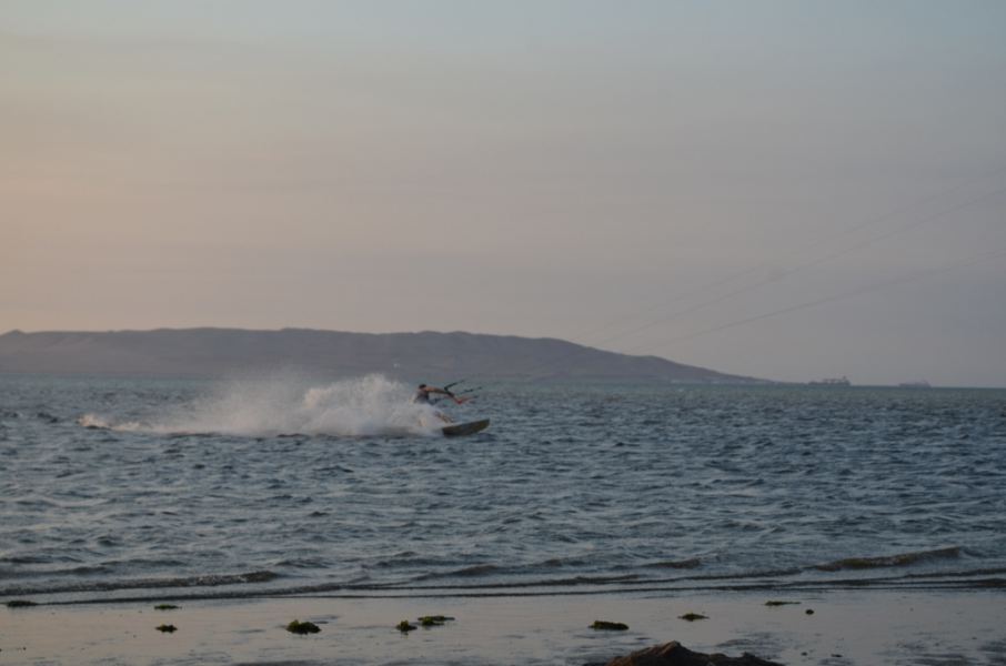 Paracas + Flat water + Surf board + Sunset
It still amazes me how much fun blasting flat water G turns on the surfboard can be!
