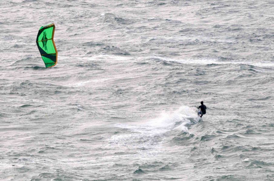 Perfect wind
Keywords: Kiteboard wind waves