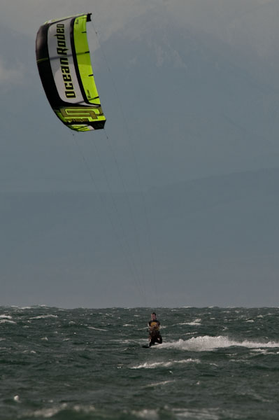 Cattle Point
2010APR04
Keywords: kite boarder