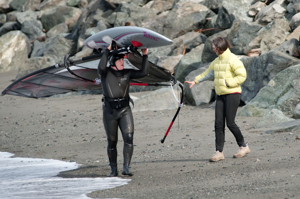 Clover Point
2010APR04
Broken board gets examined
