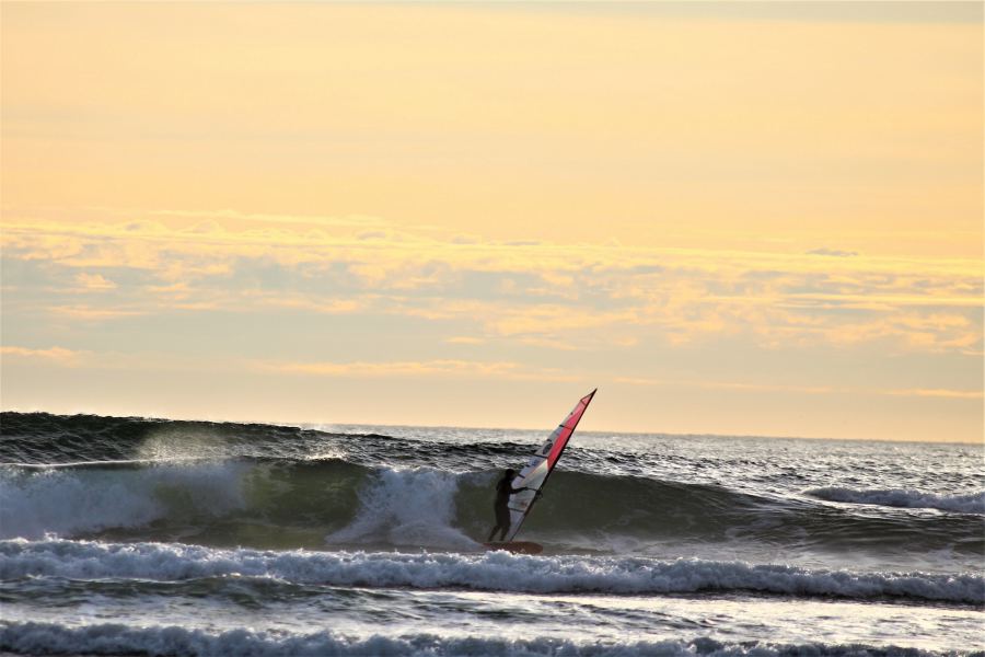 Drifting log, Monday night
2-8 knots
Keywords: windsurfing Wick Ucluelet