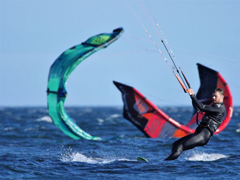 Dallas Road - Sept 22nd
My first go at kiteboarding pics.  Shot with a Canon 100-400mm adapted to a Panasonic GX8.  All manual focus.

@gwydionjhr on Instagram
